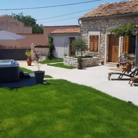 Two Bedroom Apartmán Marčana