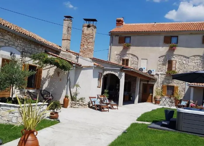 Two Bedroom Daire Marčana