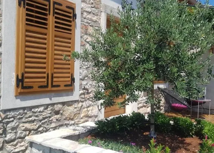 Two Bedroom Appartement *